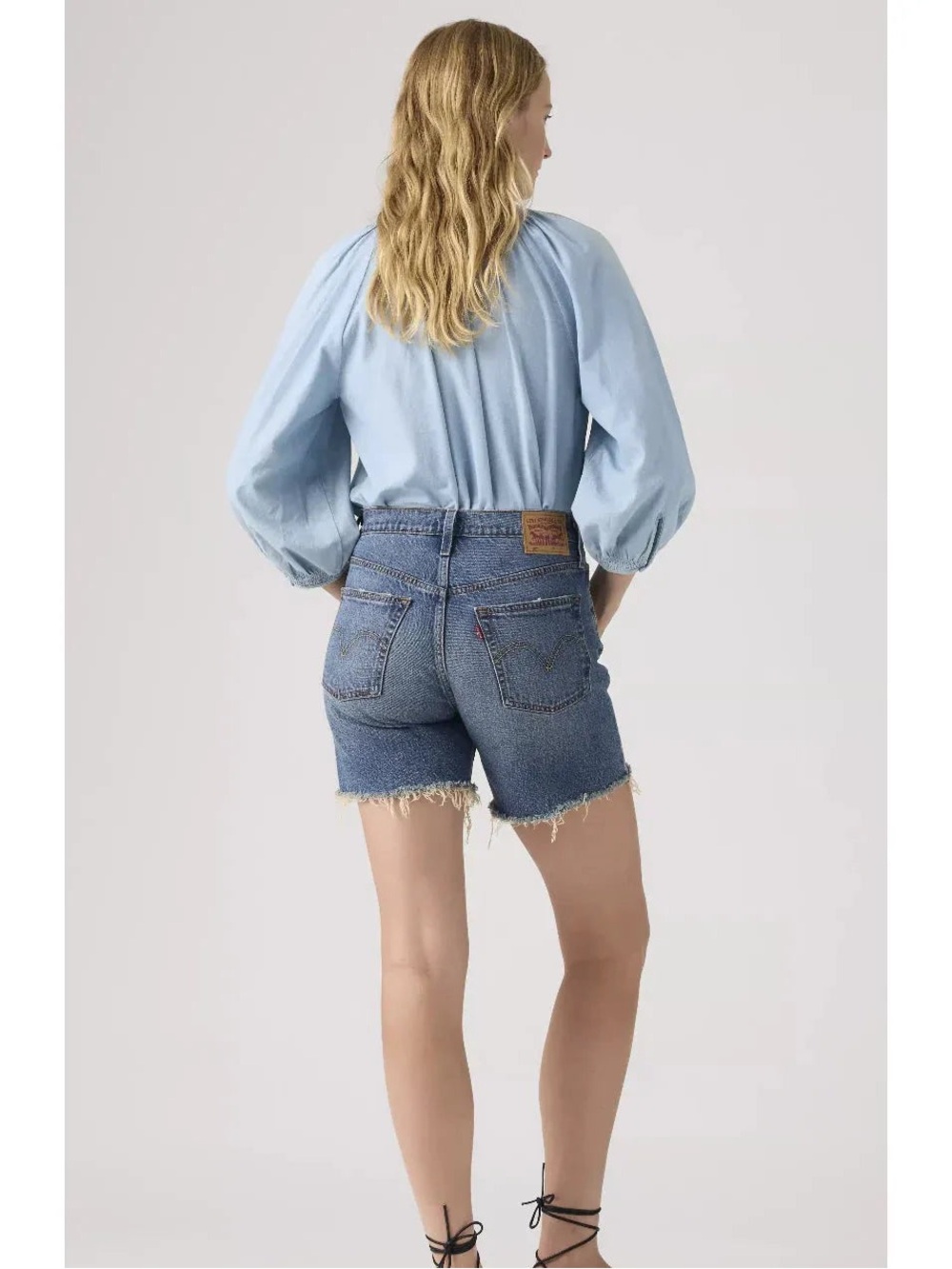 Levi’s❣️501 mid thigh denim shorts